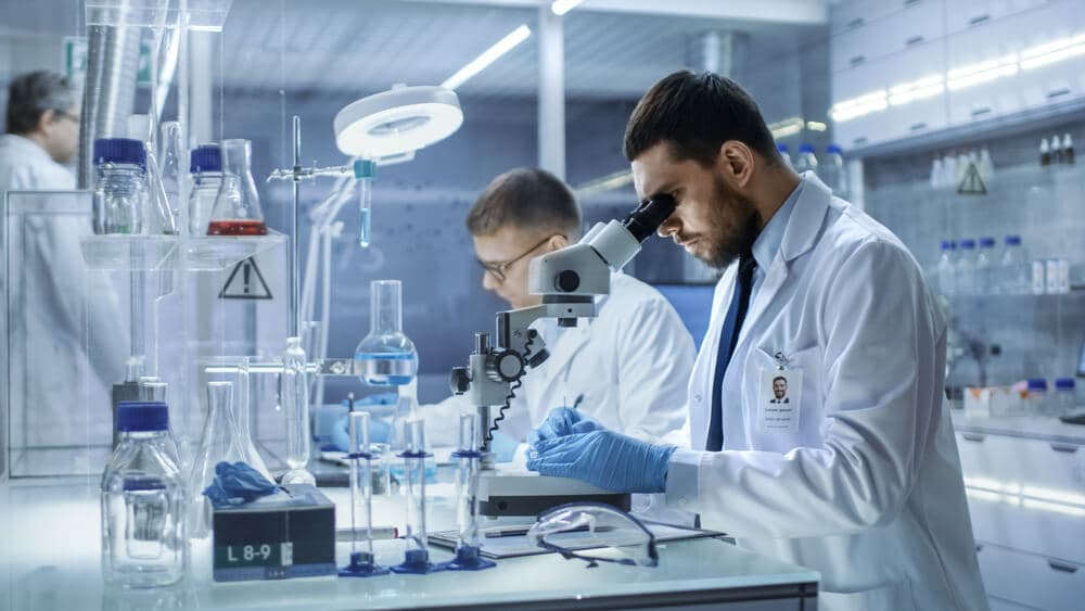 خدمة معمل تحاليل متكامل - سحب عينات من المنزل لجميع أنواع التحاليل الطبية بدقة وسرعة.